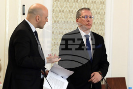 Парламент - Комисия по конституционни и правни въпроси