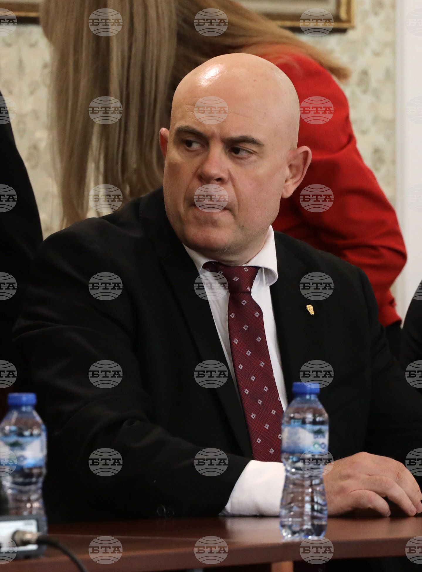 Парламент - Комисия по конституционни и правни въпроси