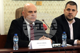 Парламент - Комисия по конституционни и правни въпроси