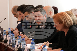 Парламент - Комисия по конституционни и правни въпроси