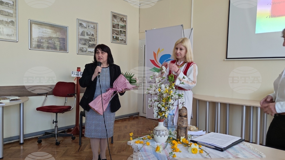Ивелина Радионова представи в Силистра новата си книга „До Боянския майстор”