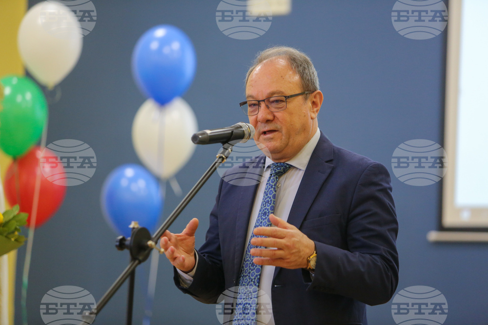 Учредяване на специална годишна стипендия на името на Нобеловия лауреат  проф. Дан Шехтман