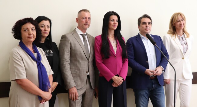 Асен Василев: С 20% ще се увеличи финансирането на ин витро процедурите