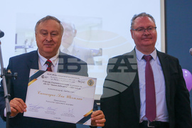 Учредяване на специална годишна стипендия на името на Нобеловия лауреат  проф. Дан Шехтман