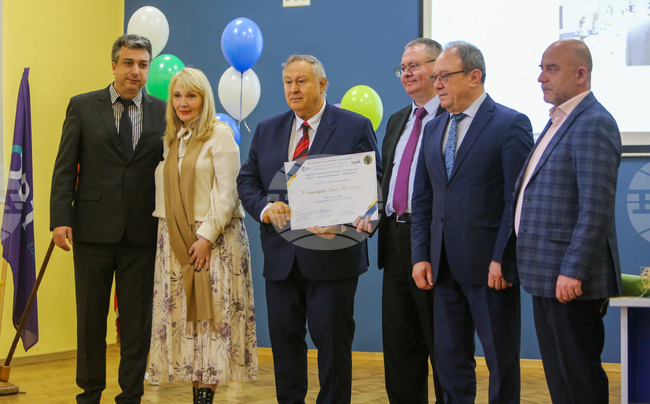 Учредяване на специална годишна стипендия на името на Нобеловия лауреат проф. Дан Шехтман