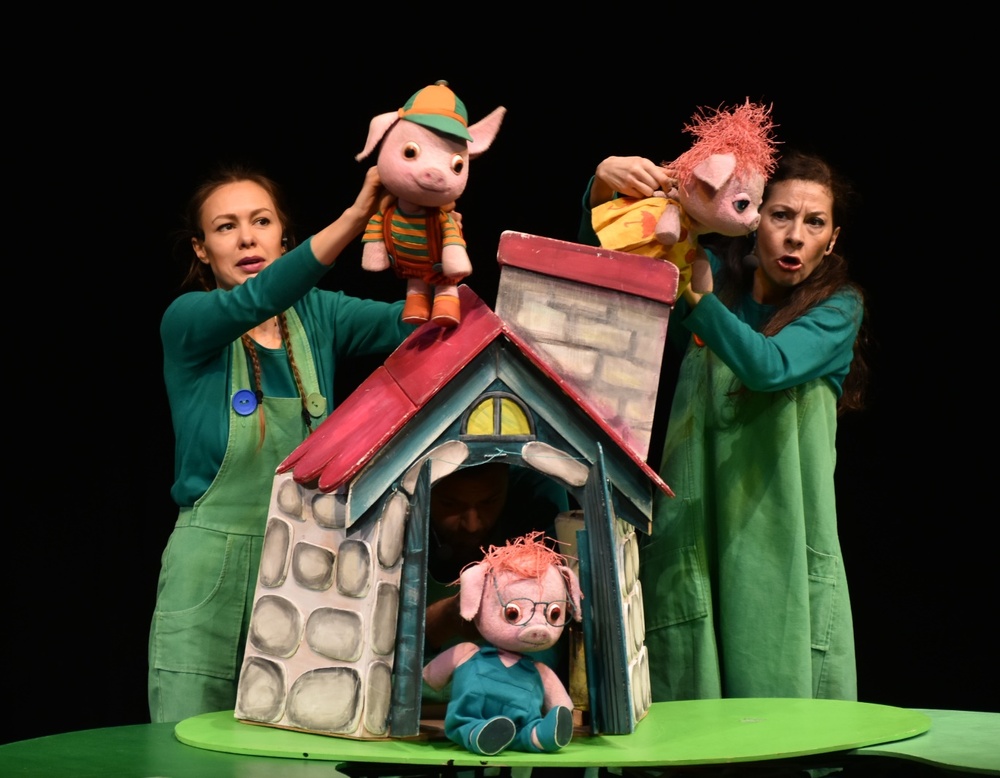 Общински куклен театър – Благоевград с представления в детските ясли и градини на територията на града