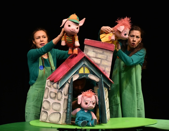 Общински куклен театър – Благоевград с представления в детските ясли и градини на територията на града