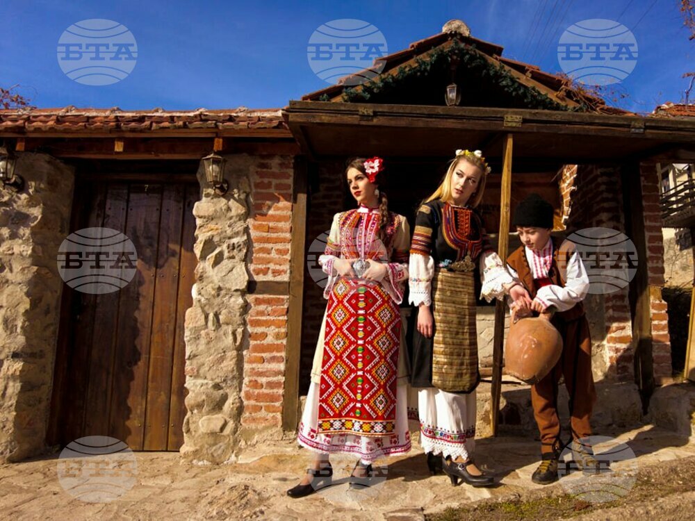 Изложба фотографии "Запустяло е селото ... и надеждата" ще открие центърът за занаяти в с. Раждавица