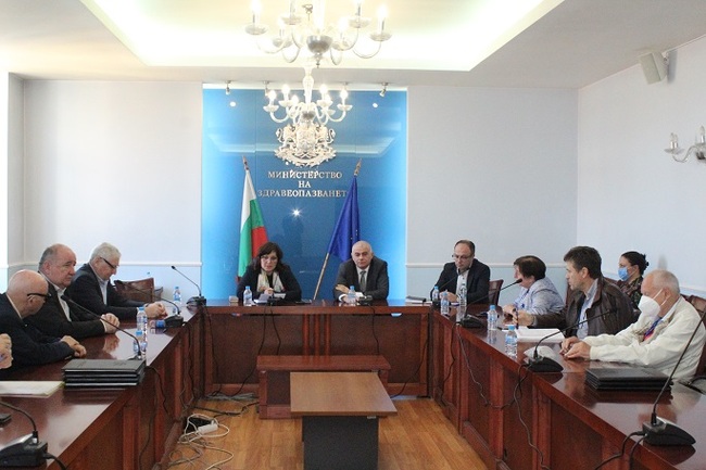По-добри условия на заплащане в отрасъл „Здравеопазване“ са заложени в новия Колективен трудов договор