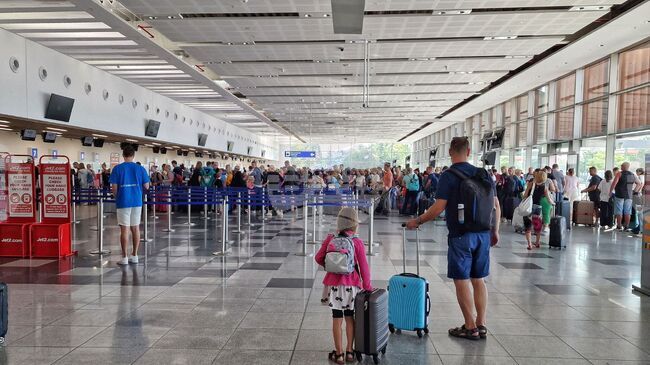 НСИ отчете ръст на пътуванията на българите в чужбина през юли на годишна база и спад на посещенията на чужденци в страната