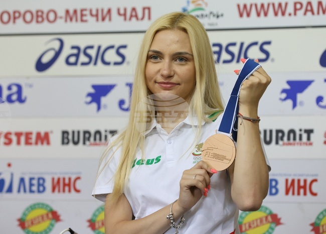 Пресклуб България - федерация по Фехтовка - Йоана Илиева - пресконференция