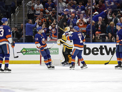 Penguins Islanders Hockey