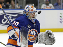 Penguins Islanders Hockey