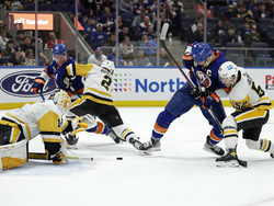 Penguins Islanders Hockey