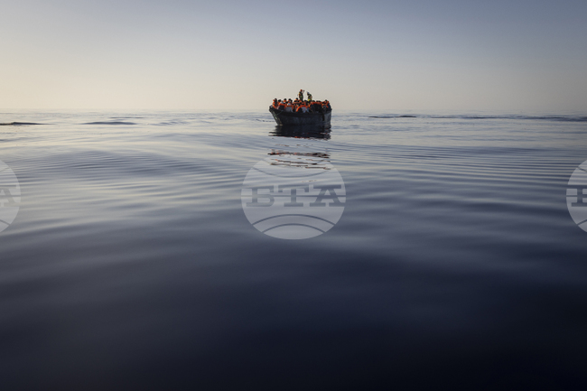 Четирима мигранти, включително две деца, са загинали при преобръщане на лодка край гръцки остров