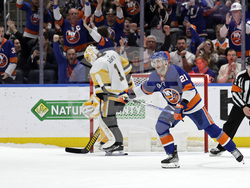 Penguins Islanders Hockey