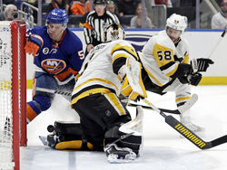 Penguins Islanders Hockey