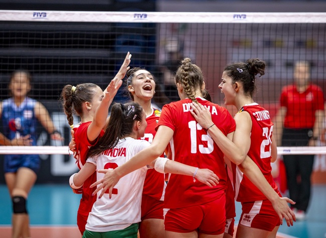 България отстъпи пред Полша на Световното първенство по волейбол за жени под 19 години
