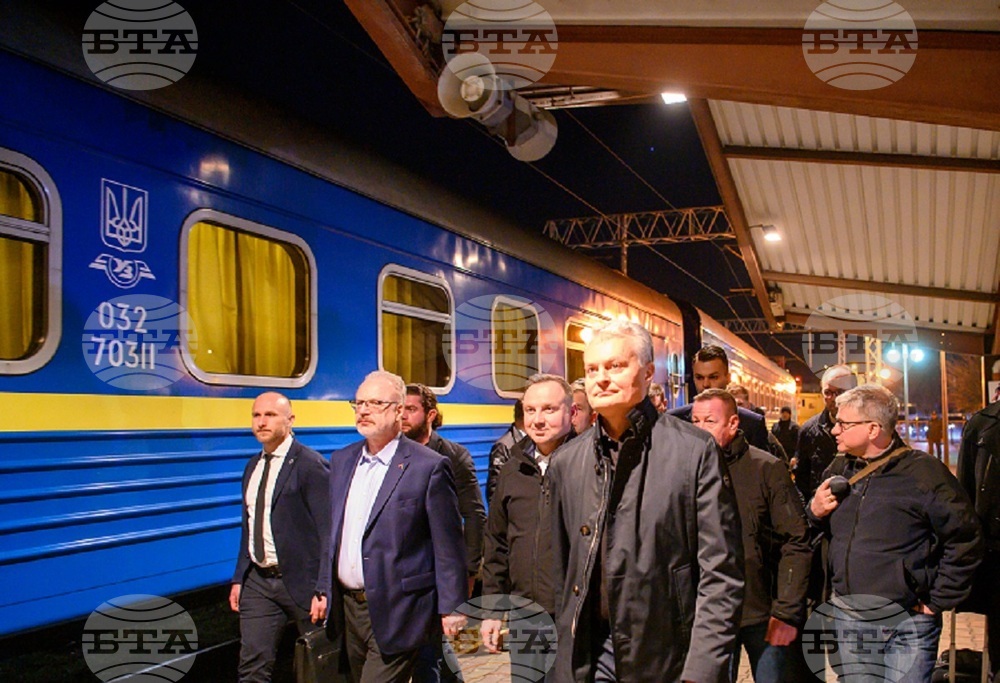 Президентът на Литва съобщи, че заминава за Киев