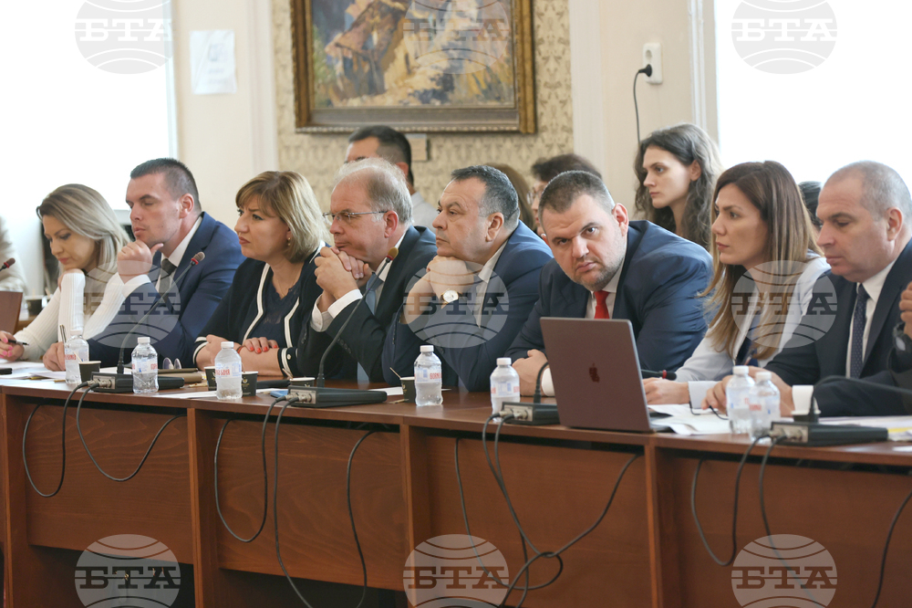 Мнението на Венецианската комисия по проекта за промени в Конституцията се очаква в началото на октомври, съобщи Радомир Чолаков