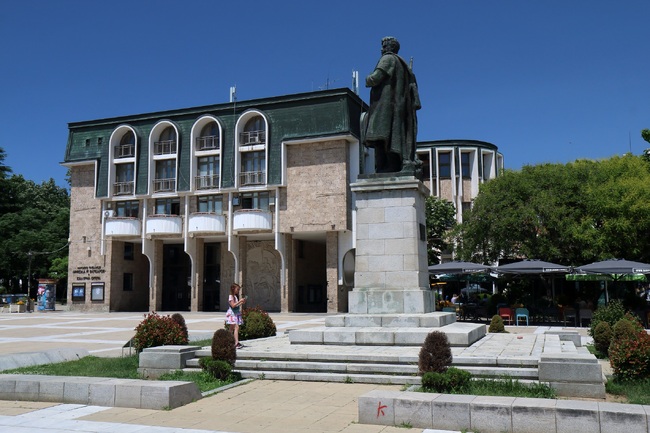 Община Благоевград стартира дейности по обновяване на сградата на Камерна опера и НЧ „Никола Вапцаров – 1866"