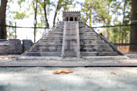 Раковски - макети в парка “Приказната гора”