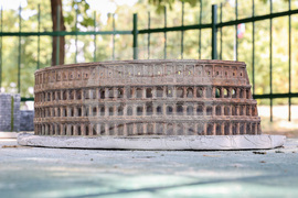 Раковски - макети в парка “Приказната гора”