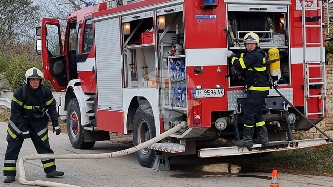 Потушен е пожар в къща в шуменското село Браничево, тръгнал след неправилно ползване на печка на твърдо гориво 