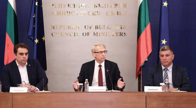 Министър Цеков: Утре ще бъдат обявени обществените поръчки за текущ ремонт и поддръжка на републиканската пътна мрежа