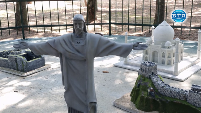 Туристическа атракция, вдъхновена от новите седем чудеса на света, беше открита в парка „Приказната гора“ в Раковски