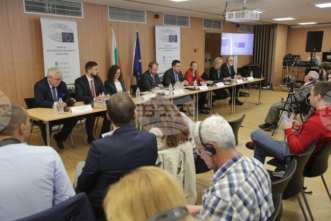 Европейски парламент - членове - пресконференция