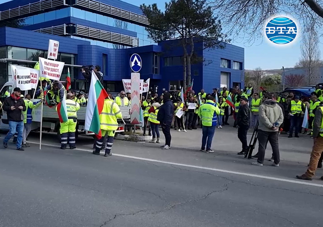 Представители на пътностроителни фирми излязоха на национален протест 