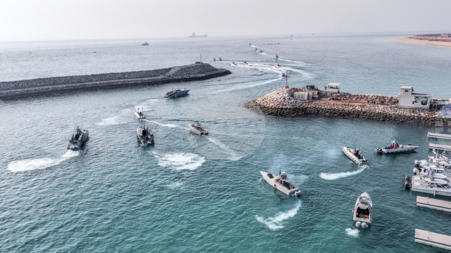 Корпусът на гвардейците на Ислямската революция ще проведе учения с бойни стрелби в Ормузкия проток в неделя и понеделник