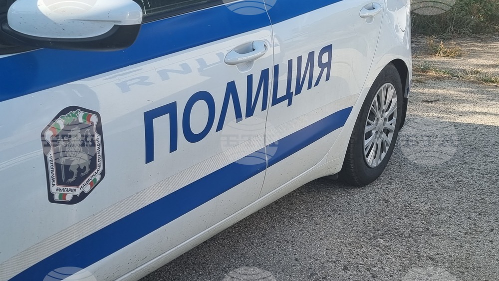 Мъж потроши с брадва витрини на офис на политическа партия в Добрич