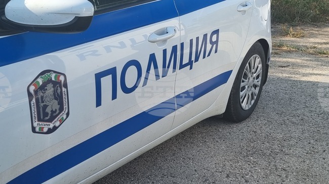 Мъж потроши с брадва витрини на офис на политическа партия в Добрич