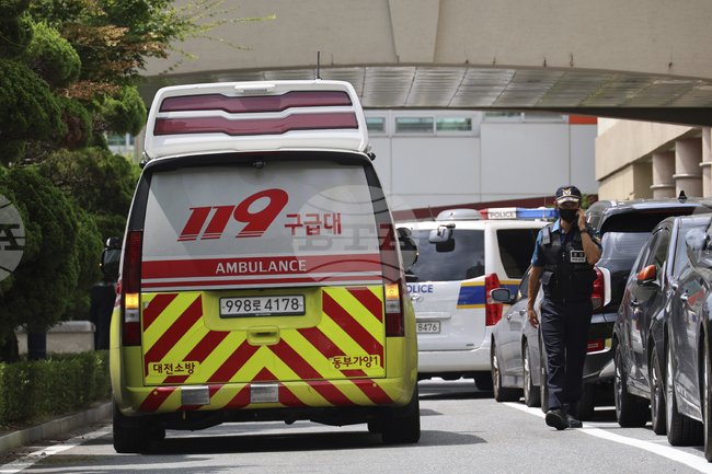 Трима души бяха убити при нападение с хладно оръжие в ресторант в Сеул