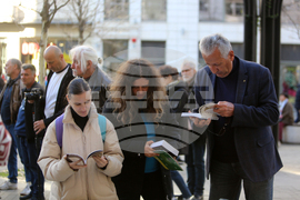 Изложба - поетично четене