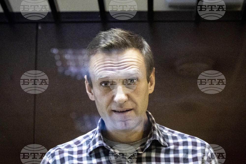 Руски съд осъди врага на Кремъл Алексей Навални на 19 години затвор за екстремизъм, Асошиейтед прес