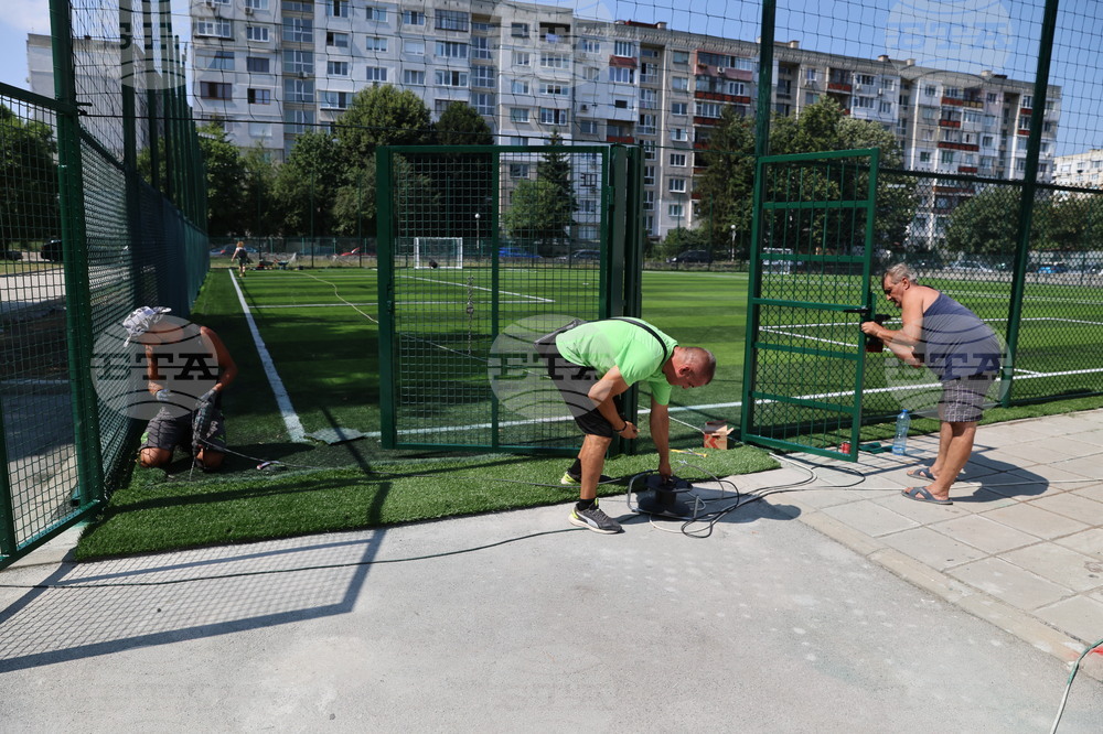 101 Средно училище „Бачо Киро"  - спортно игрище