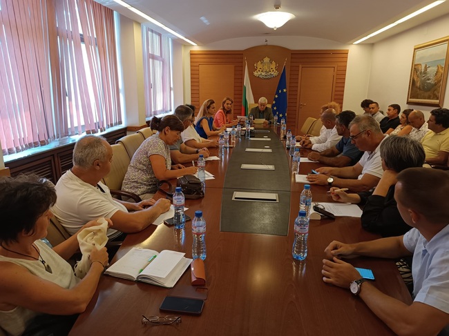 Министър Кирил Вътев подчерта необходимостта да се създадат ефективни бизнес модели при производството на месо и преработката му