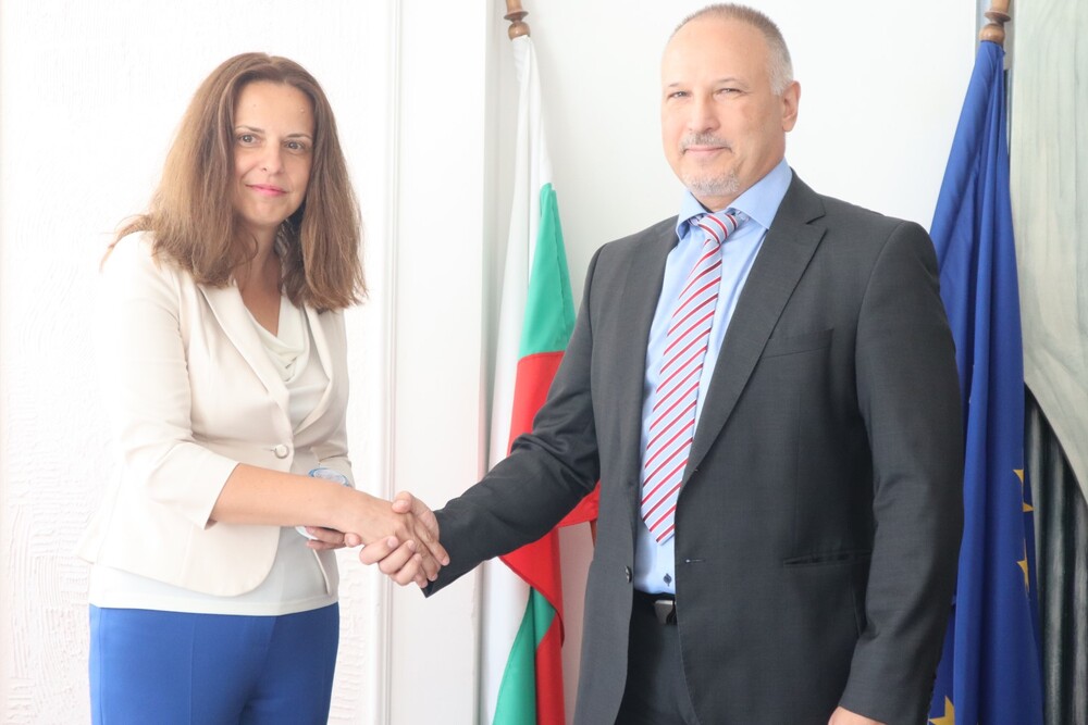  Областна администрация Стара Загора: Новият областен управител Ива Радева прие днес печата на областния управител от предшественика си Иван Чолаков