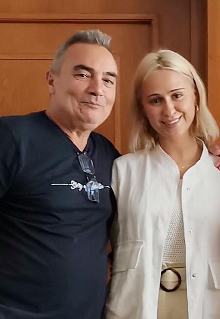 Министър Кръстю Кръстев разговаря с Мария Бакалова, първата българска актриса, отличена с номинация за престижната световна награда „Оскар“