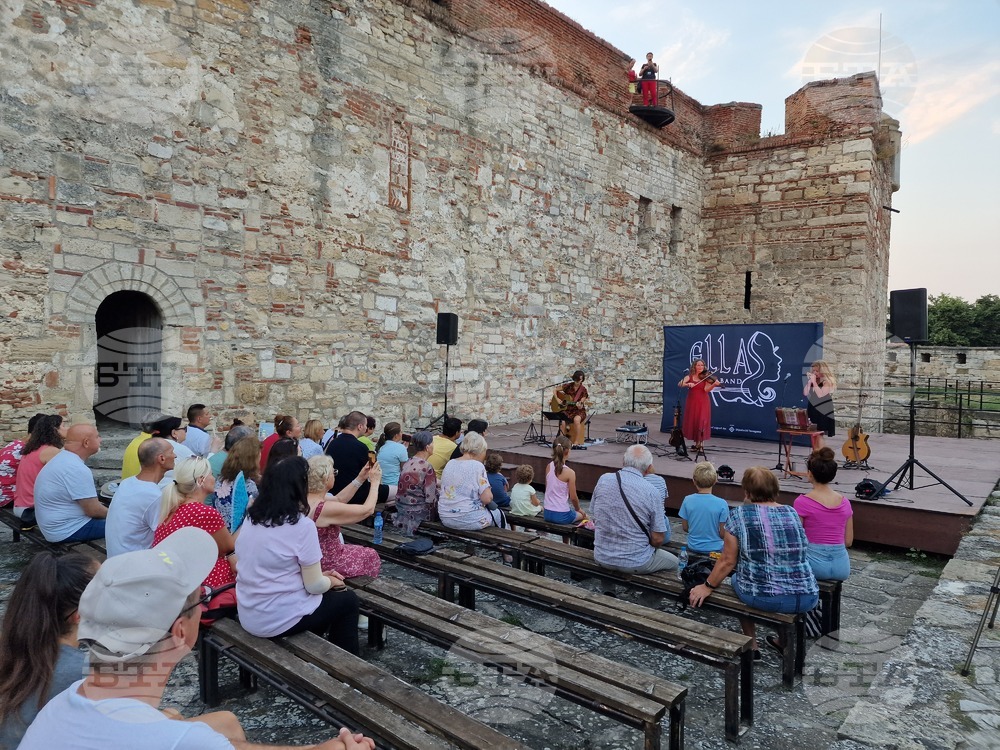 Интернационалното дамско трио Ellas Music Band изнесе концерт пред видинската публика