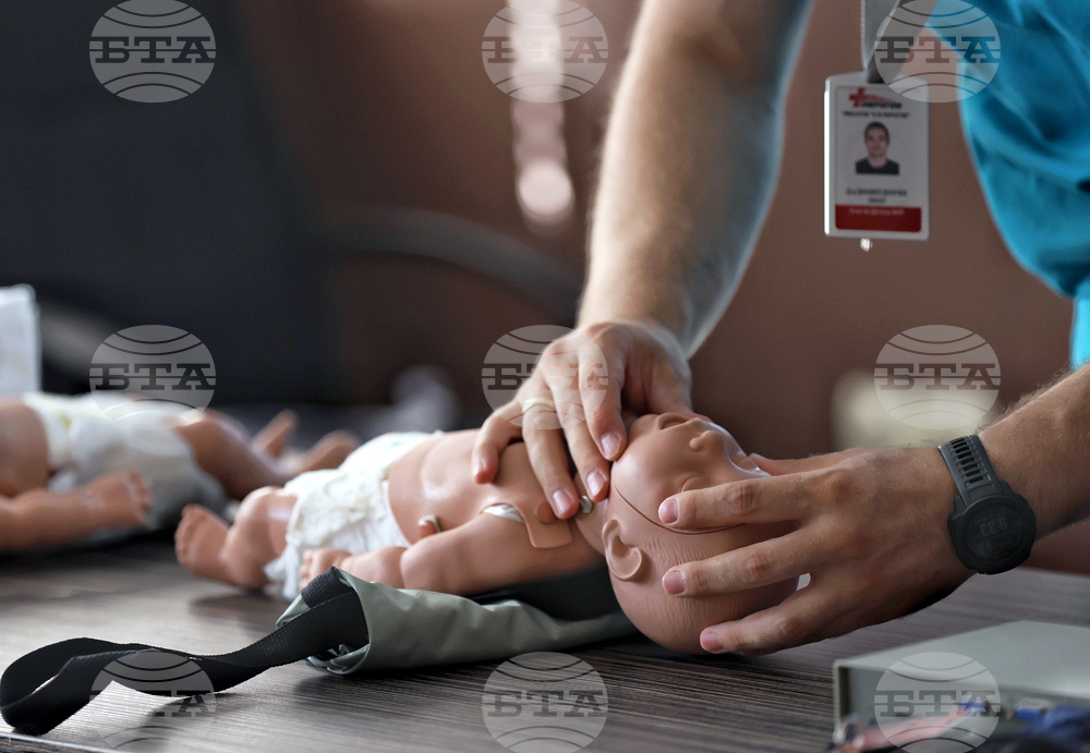 Лекари от "Пирогов" ще обучават в събота родители как да реагират при най-често срещаните спешни състояния през пролетта