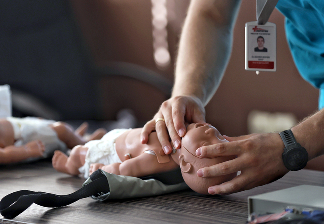 Лекари от "Пирогов" ще обучават в събота родители как да реагират при най-често срещаните спешни състояния през пролетта