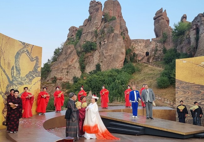 Премиерата на „Мадам Бътерфлай“ постави началото на летния фестивал "Опера на върховете – Белоградчишки скали"