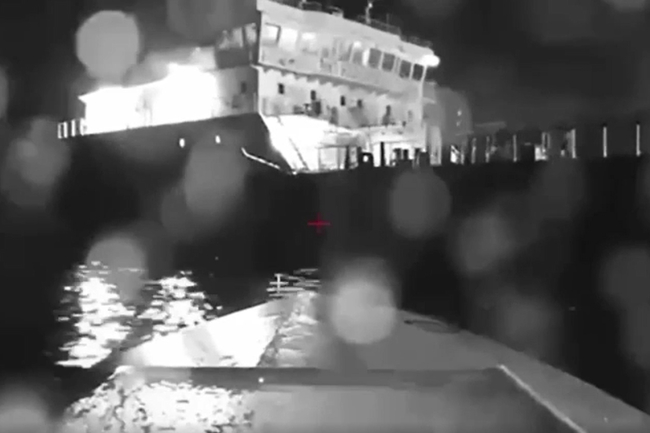 Украинският военноморски флот обяви хуманитарен коридор в Черно море, но предупреди, че заплахата от страна на Русия остава