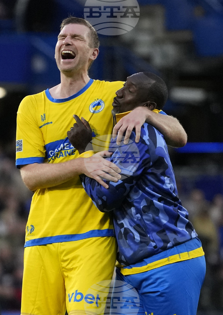 Световният шампион с тима на Германия Пер Мертезакер ще играе още веднъж за родния си клуб