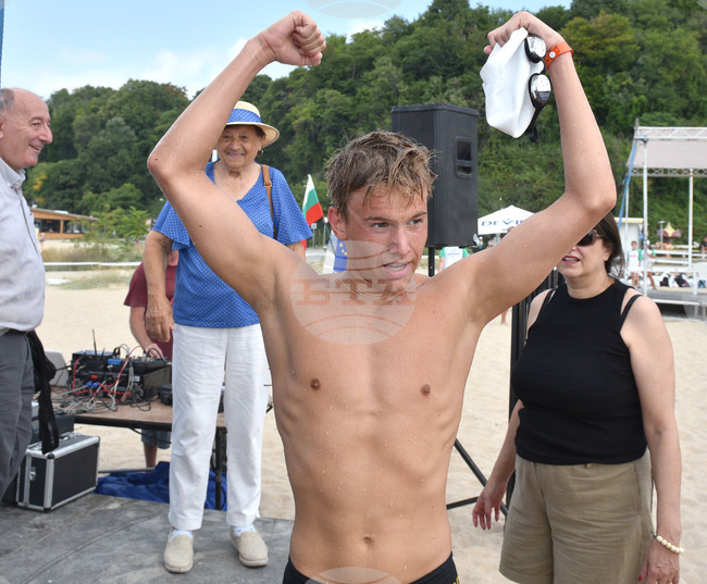 Дарен Кирилов подобри националния рекорд на 200 метра гръб в 25-метров басейн