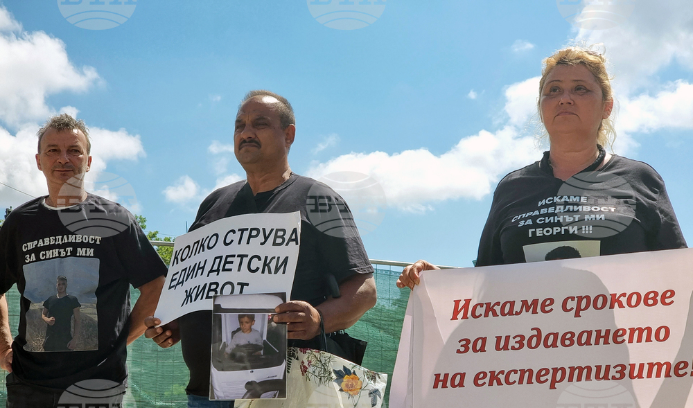 Протест - близки на загинали при катастрофи